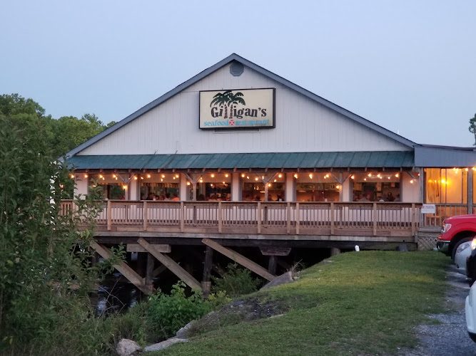 Gilligan's Seafood in Destin Harbor, Destin